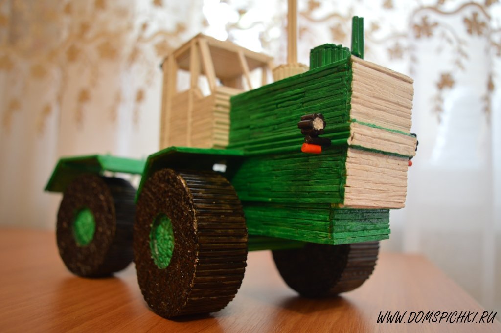 Поделка модель гусеничного трактора
